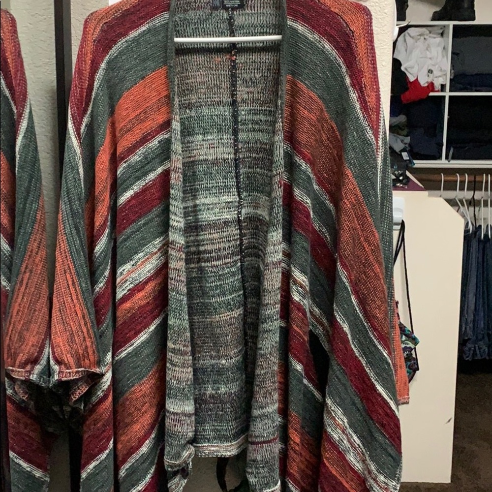 Holcomb colorful wrap